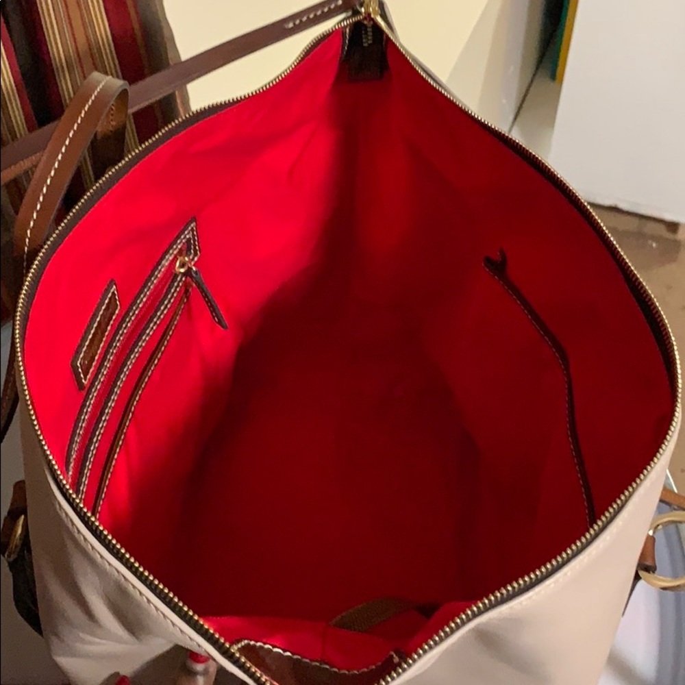 Dooney &Bourke Large tote. - Picture 2 of 5